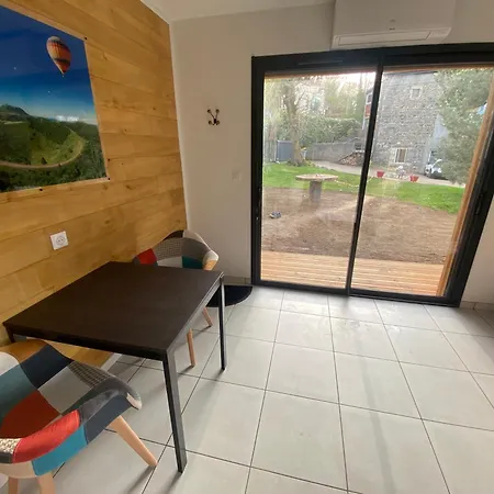 L'oustal Des Domes Guest house