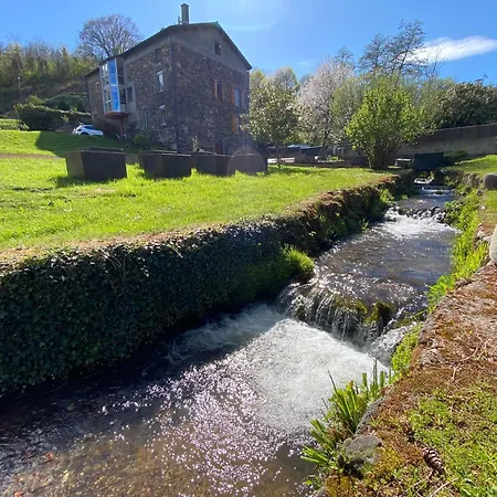 L'oustal Des Domes Guest house