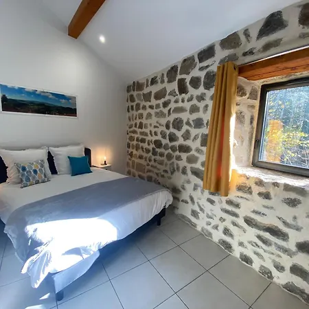 L'oustal Des Domes Guest house